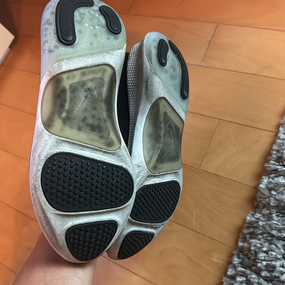 Nike tennis shoes - Picture 4 of 5